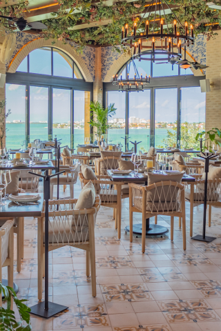 Nicoletta Cancún, photo 10 of 15